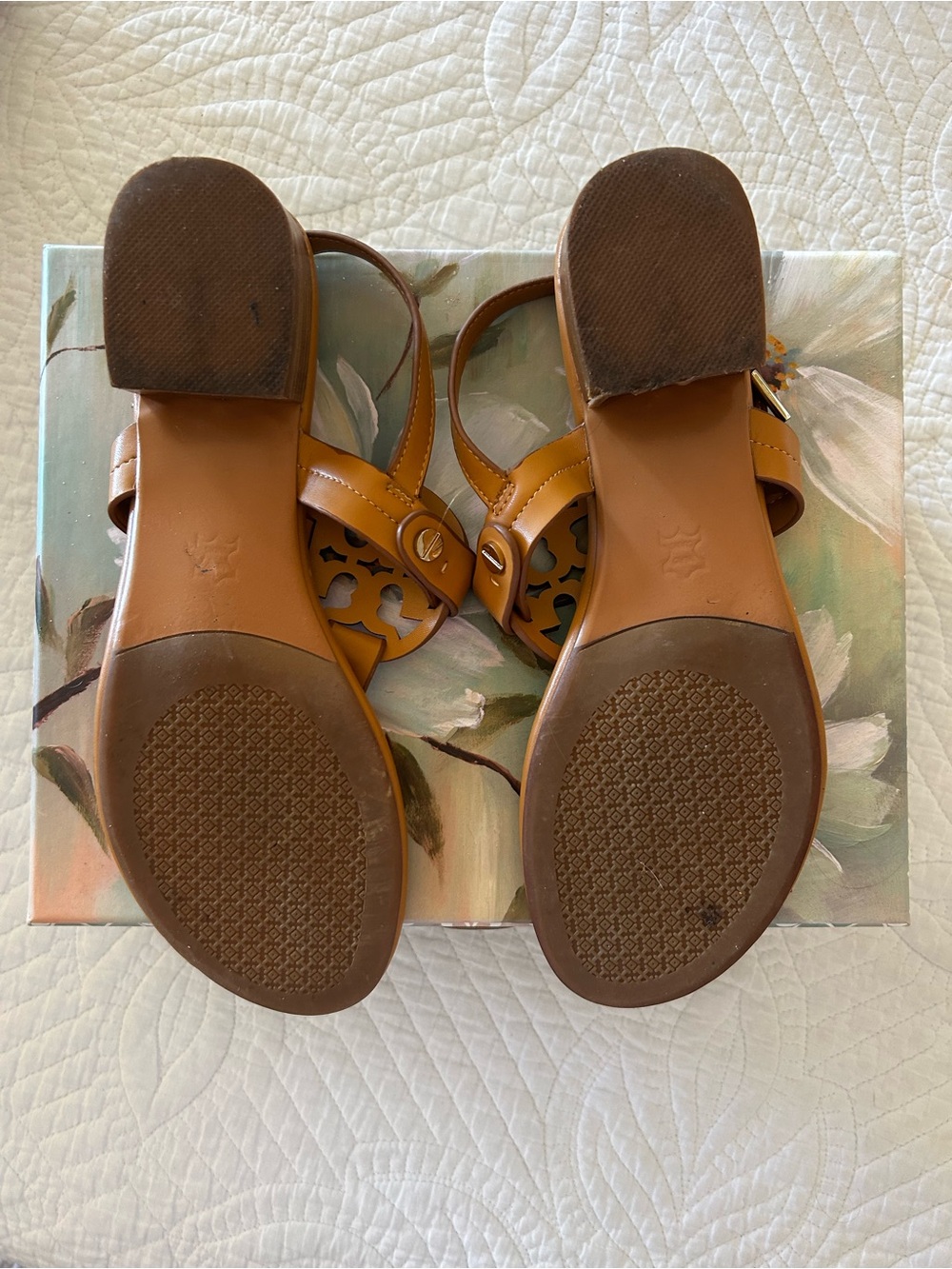 Tory Burch Tan Leather Logo Thong Sandals 🇺🇸🇺🇸🇺🇸 - Picture 2 of 6